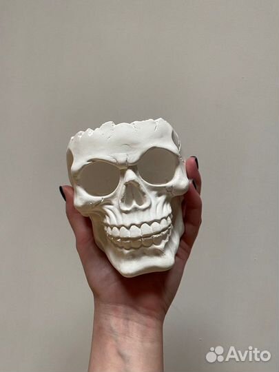 Кашпо череп