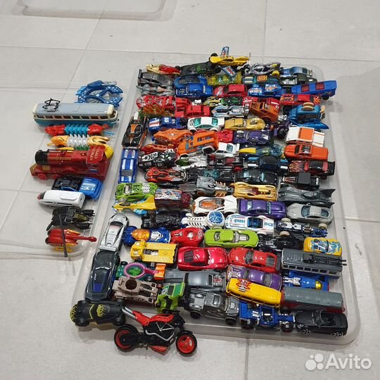 Hot wheels машинки
