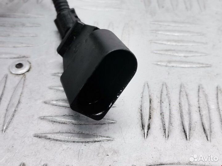 Датчик коленвала для Volkswagen Golf 4 030957147J