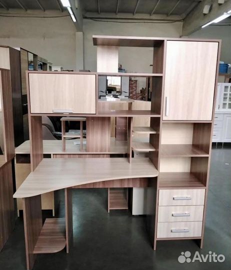 Стол компьютерный