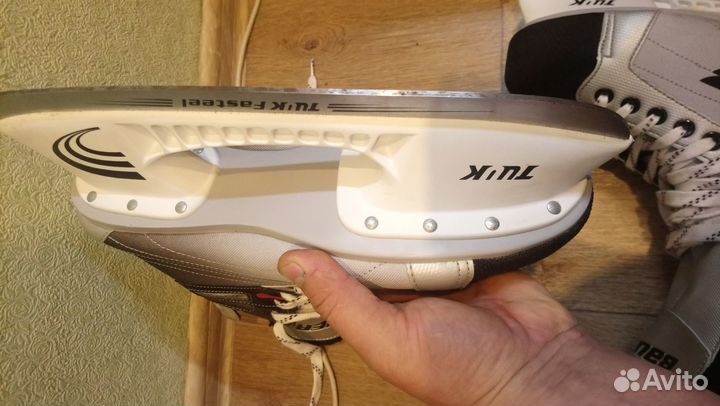 Коньки хоккейные