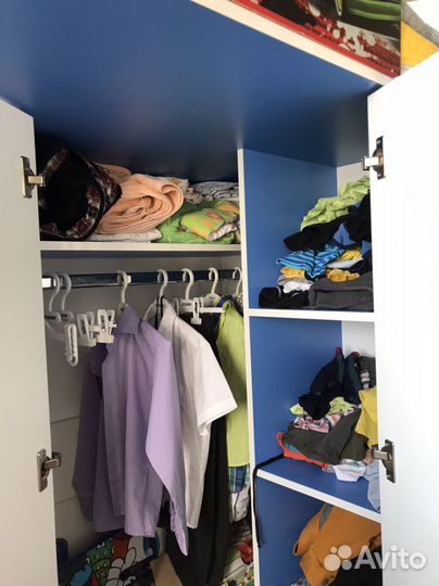 Детская кровать чердак со столом и шкафом