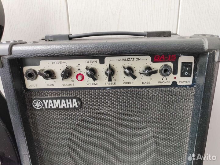 Электрогитара Yamaha ERG 121 + комб Yamaha 15 вт+