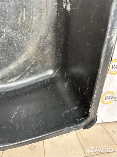 Ниша запасного колеса Audi 100 C4 1993