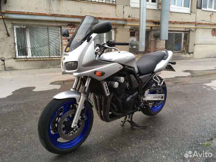 Yamaha fzs600