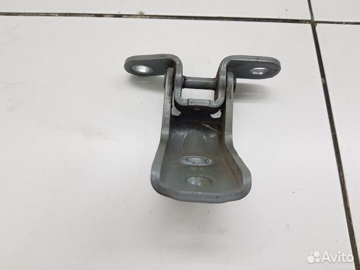 Петля верхняя передней левой двери (Kia Ceed III)