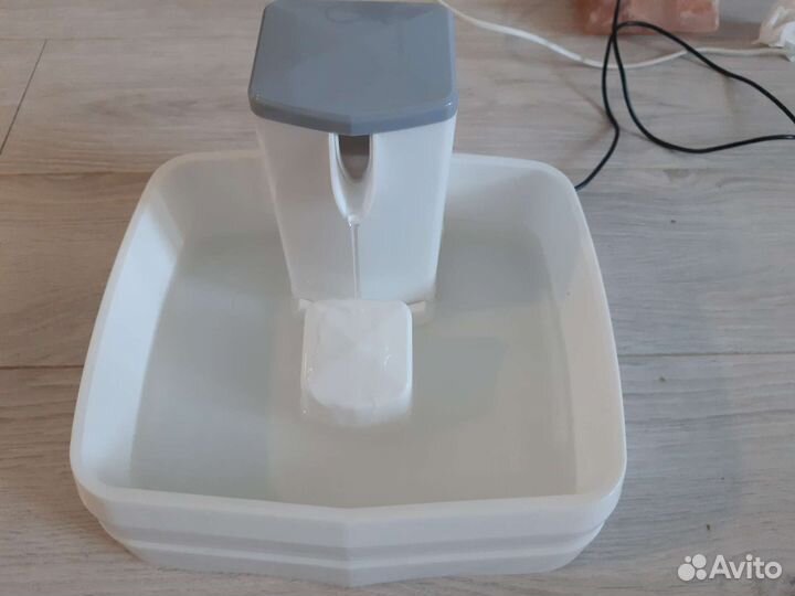 Фонтан поилка для кошек