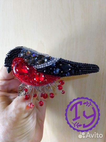 Брошь ручной работы Снегирь
