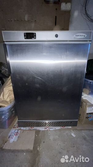 Холодильный шкаф Tefcold UR 200 S