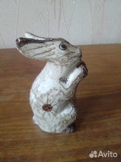 Заяц фигурка