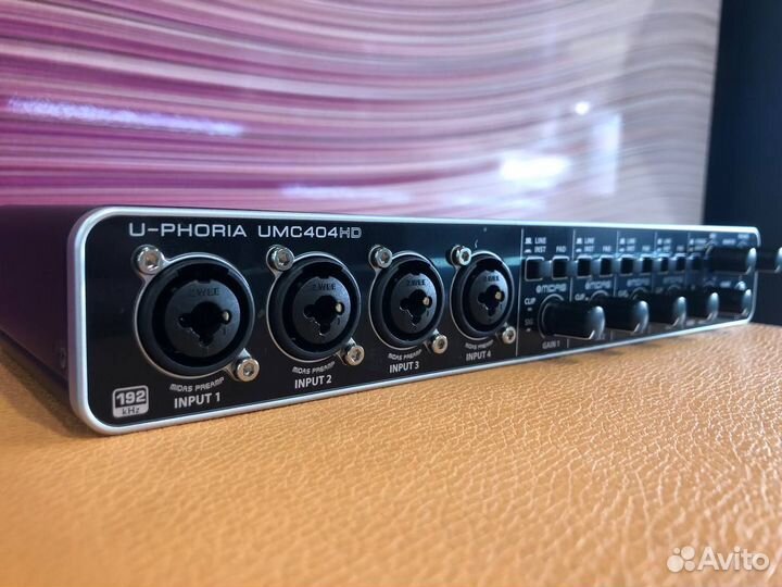 Звуковая карта Behringer UMC404HD