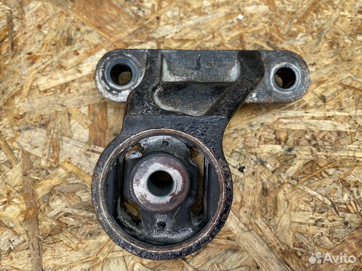 Опора крепление редуктора mazda cx7 2007