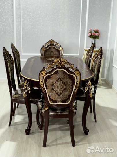 Стол и стулья