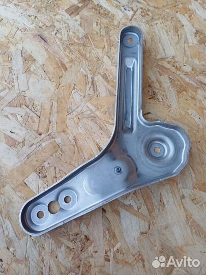 Кронштейн подрамника задний правый Bmw X7 G07