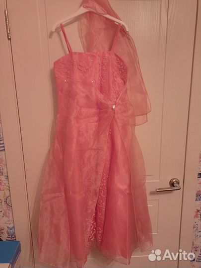 Платье нарядное для девочки на 9-10 лет