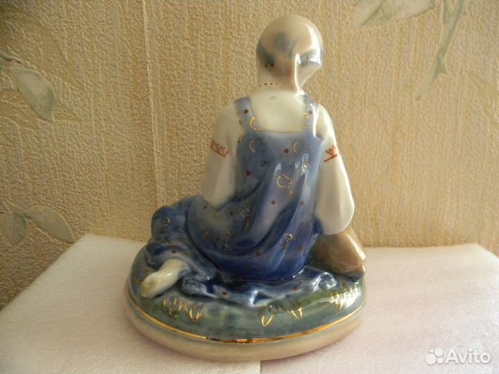 Статуэтка Аленушка с козленком.Старая гжель