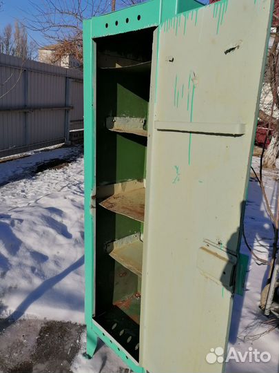 Шкаф металлический для инструментов