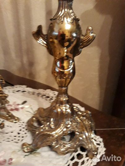 Бронзовые часы с канделябрами и подсвечниками