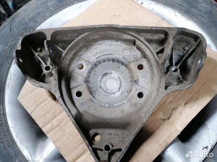 Кронштейн стойки Фольксваген Ауди Шкода