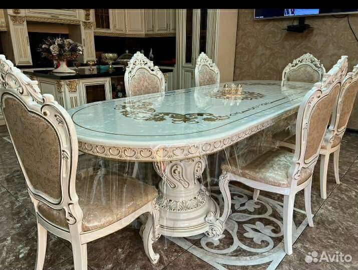 Кухонный стол и стулья