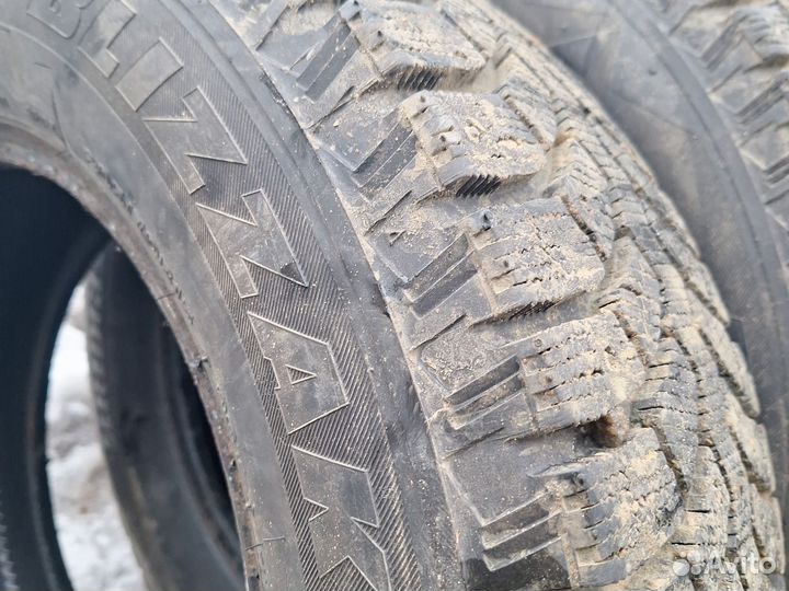 Bridgestone Blizzak Spike-01 205/70 R15 96T