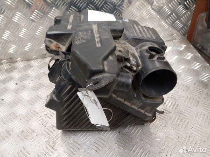 Корпус воздушного фильтра Toyota Land Cruiser