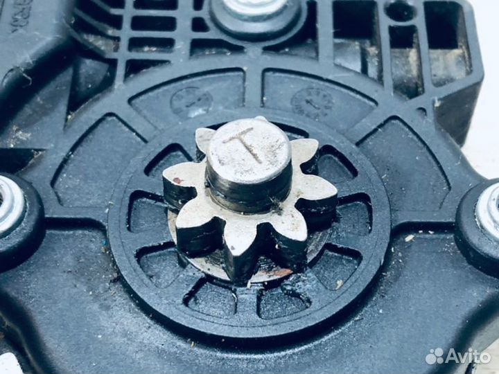 Моторчик стеклоподъемника передний правый