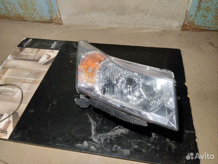Фара правая Chevrolet Cruze 2013 GM