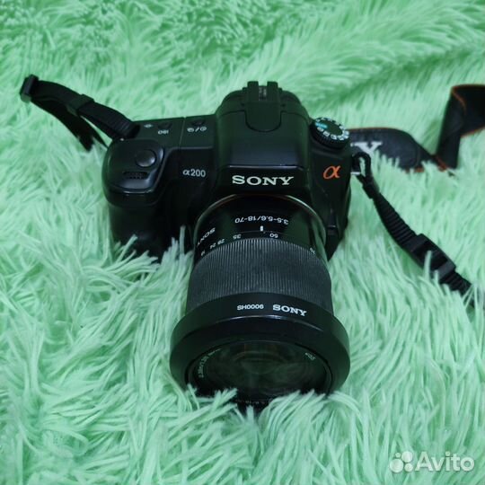 Зеркальный фотоаппарат Sony 200 б/у рабочий