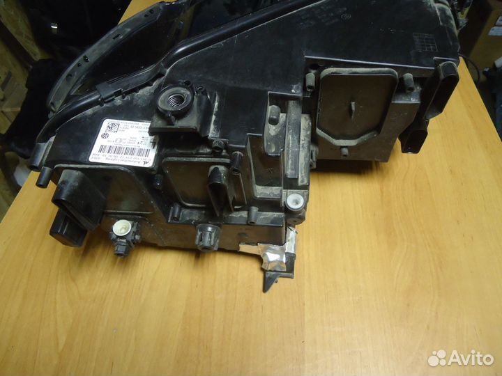 Фара левая Volkswagen Tiguan