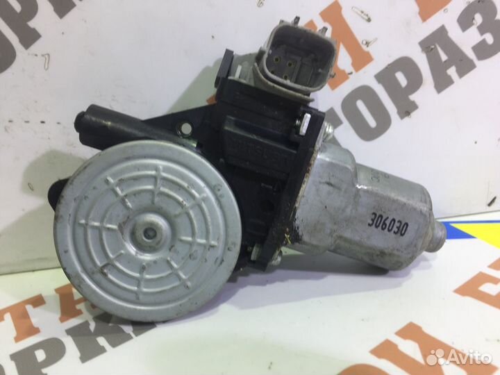 Моторчик стеклоподъемника передний правый Прав