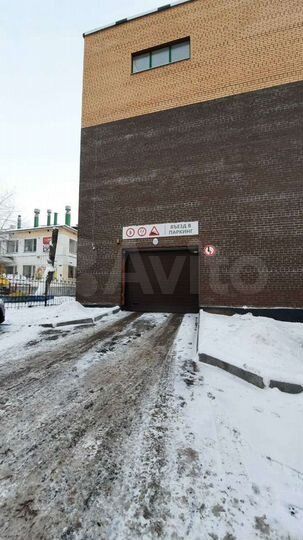 Машиноместо, 18 м²
