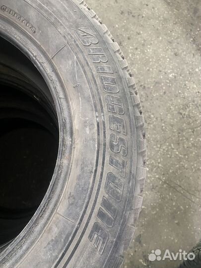 Bridgestone Blizzak Revo1 215/65 R16