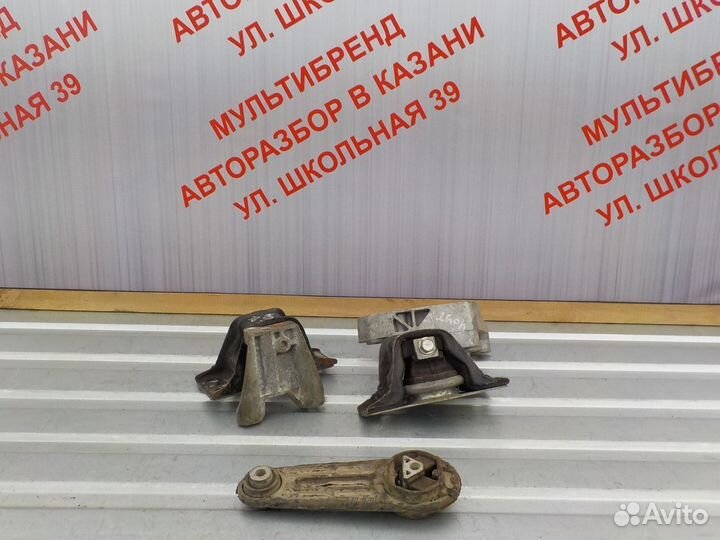 Кронштейн опора двигателя Ниссан Ноут 1