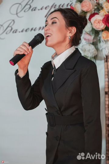 Ведущая/ Певица