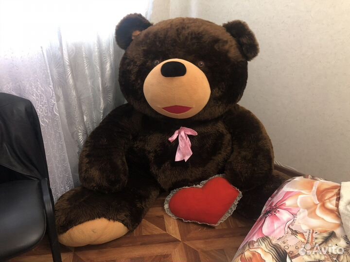 Огромный плюшевый медведь