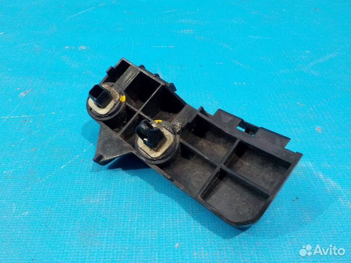 Кронштейн заднего бампера левый toyota Auris (E15) 2006-2012