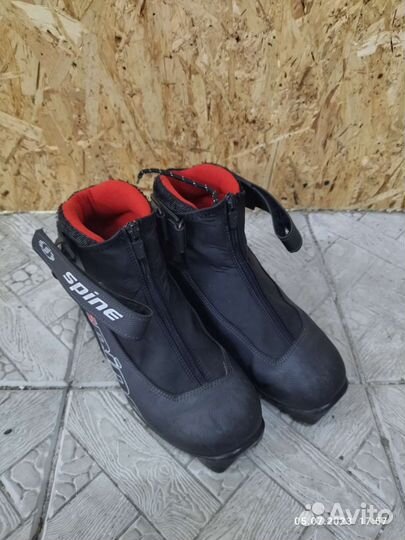 Лыжные ботинки