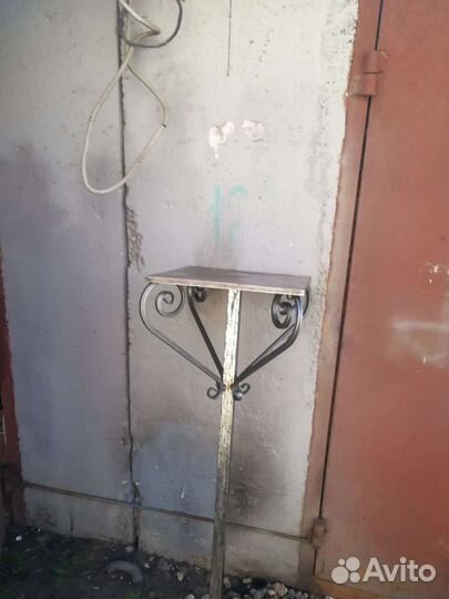 Столик кованный