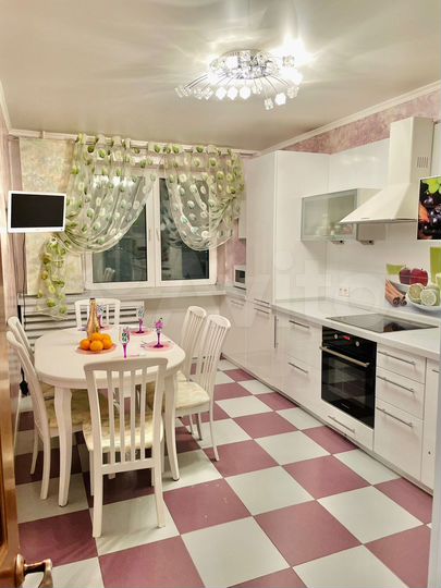 3-к. квартира, 81 м², 15/17 эт.