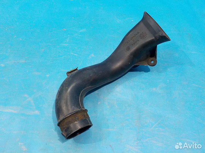 Патрубок воздушного фильтра toyota Avensis (T250)