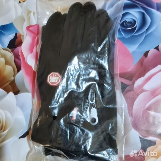 Перчатки и кепка докер