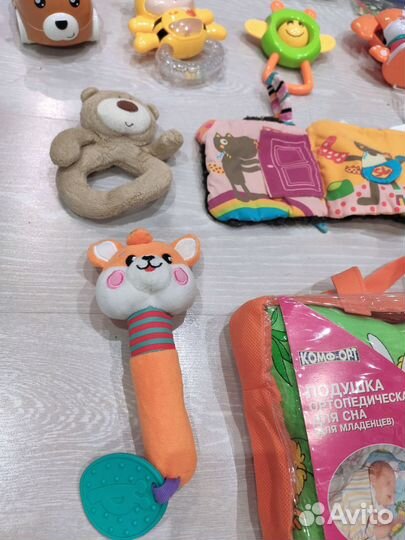 Развивающие игрушки для малышей пакетом