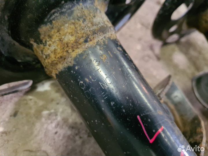 Амортизатор подвески передний левый Nissan Murano