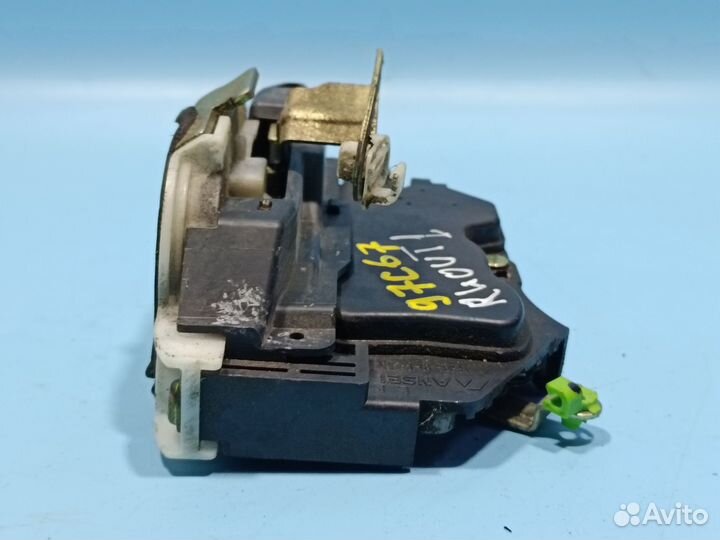 Замок двери задний левый Mitsubishi Outlander 1