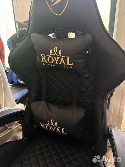 Компьютерное кресло черное