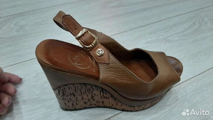 Босоножки женские