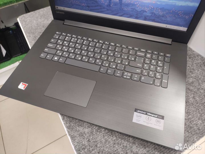 Lenovo 8GB DDR4 240GB SSD Radeon 530 2GB