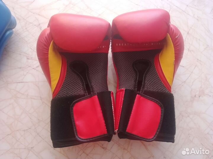 Боксерские перчатки