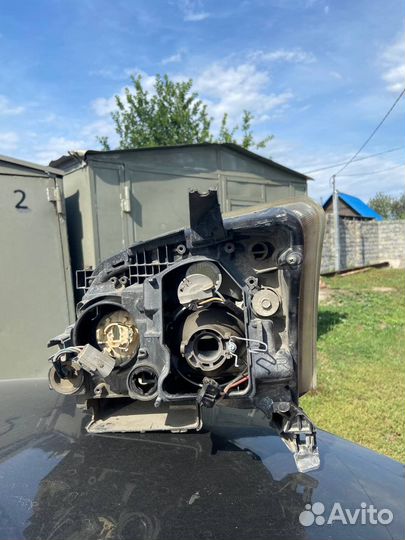 Передние фары toyota avensis